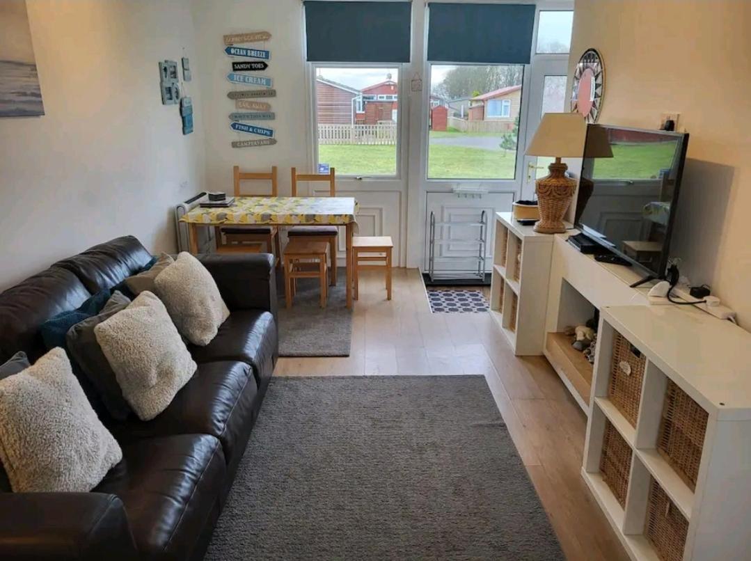 The Salty Sea Dog - Dog Friendly And 2 Minutes Walk To The Beautiful, Golden Ferienhaus