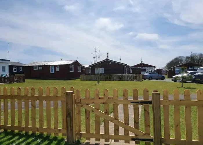 The Salty Sea Dog - Dog Friendly And 2 Minutes Walk To The Beautiful, Golden Beach